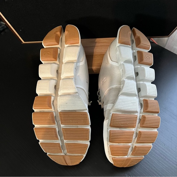 Excellent condition On Running Cloud5 sneakers - off white - Picture 7 of 8